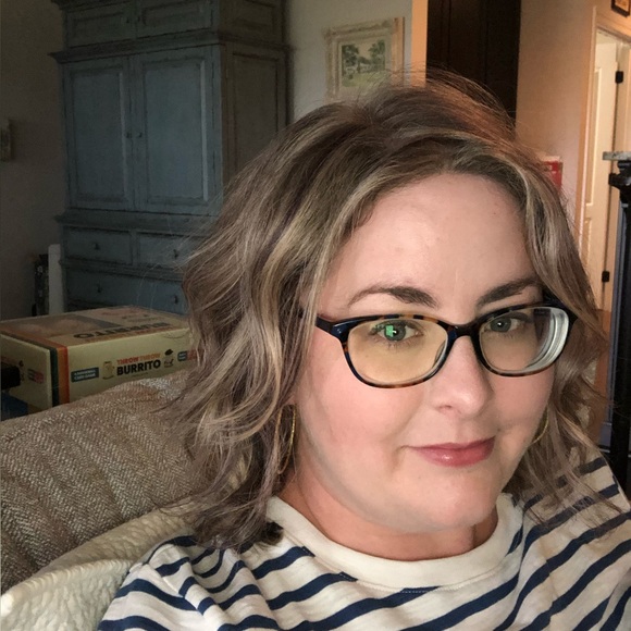 Meet your Posher, Lisa - Picture 2 of 2